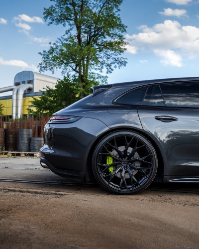 Porsche Panamera Concaver CVR1 Platinum Black