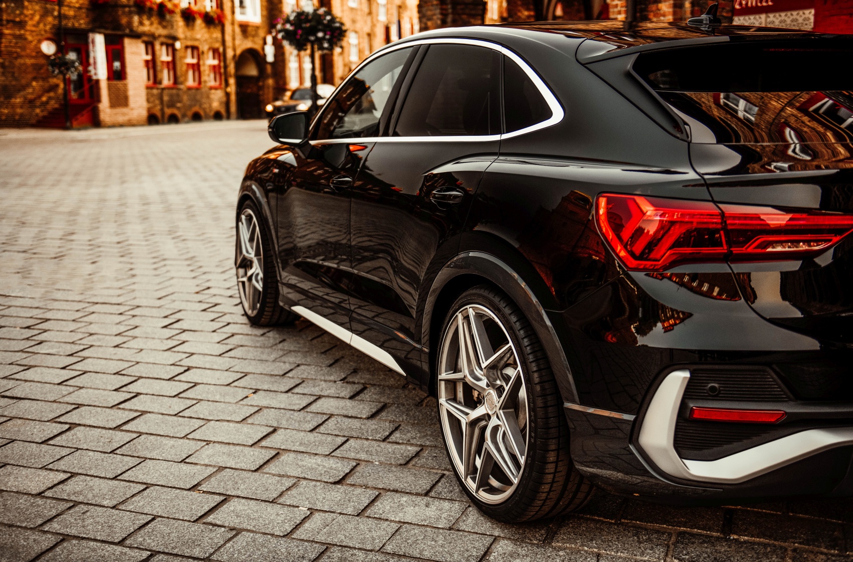 Auto Perfectionists UK Gloss Black Rear Boot Spoiler Mid Wing For Audi Q3 / SQ3 / RSQ3 Sportback 2018+